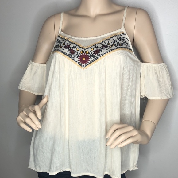 Cold Shoulder Boho Style top - Picture 5 of 9